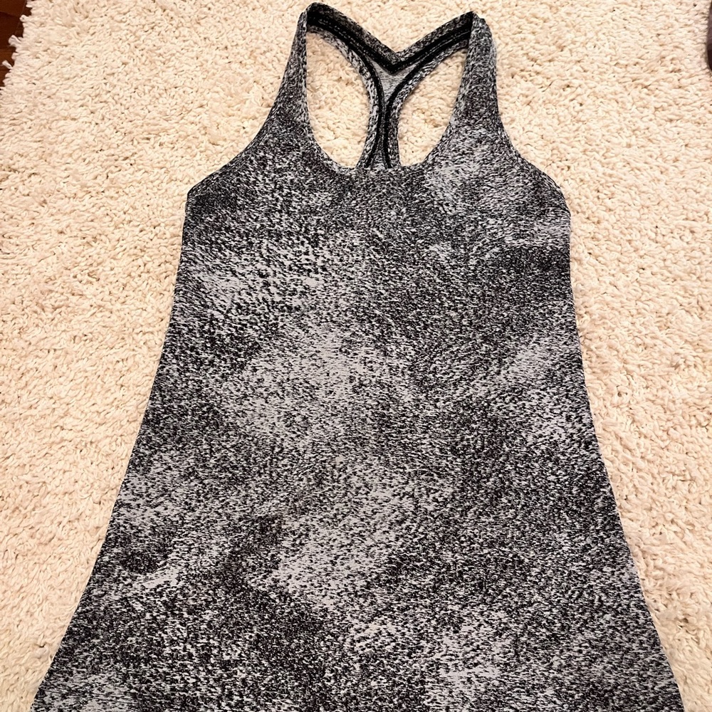 Women lululemon tank top